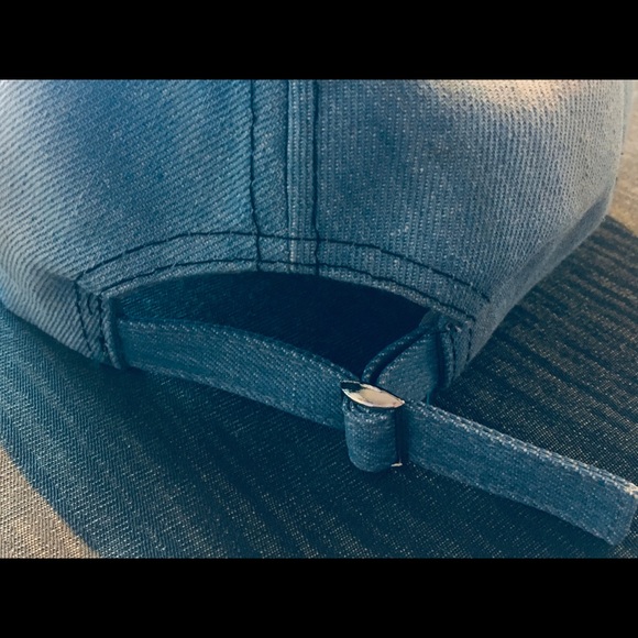 👄 Classic Denim Cap for a bit of Hattitude NWT 👄 - Picture 2 of 2